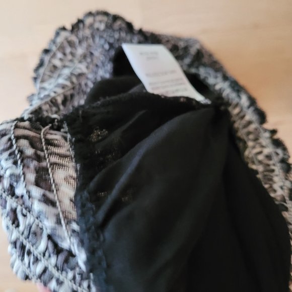 Relaxed fit blouse. Size Medium. Grey/Brown Cheetah Print - Like New - Picture 5 of 7